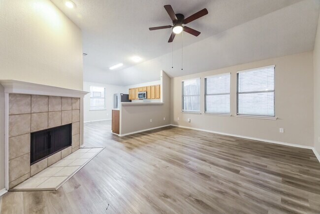 Photo - 2413 Finch Dr