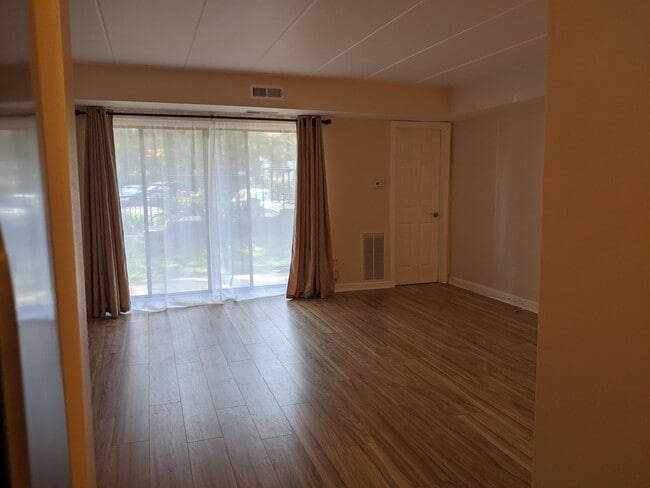 sala de estar - 19 Oakridge Dr Unidad 19