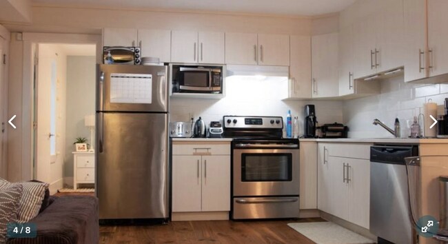 Photo - 358 11th St E