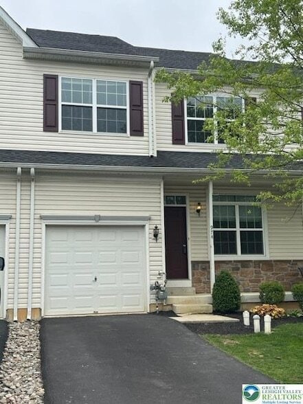 Building Photo - 974 King Way
