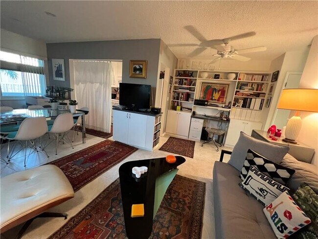 Photo - 2110 NE 39th St Unidad 1B