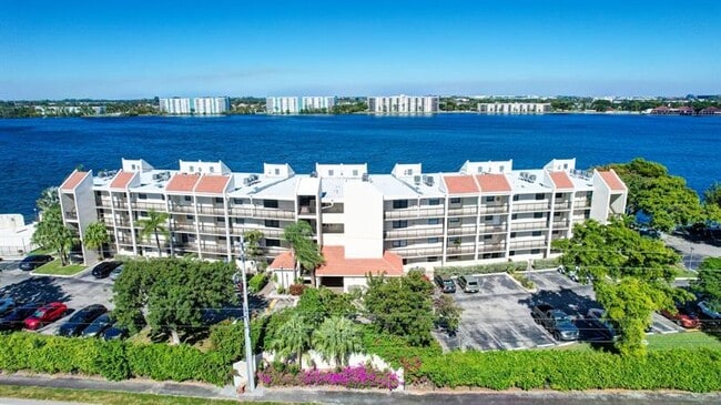Building Photo - 115 Lake Emerald Dr Unit 403 Rental