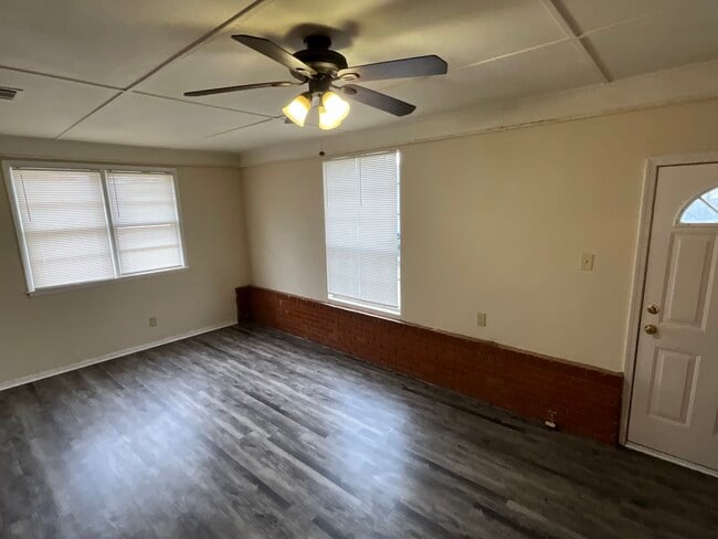 Photo - 1939 Driftwood Ave