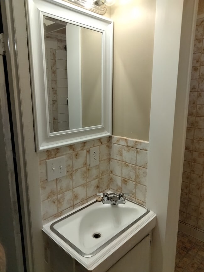 Photo - 1406 Parkside Dr Unit B