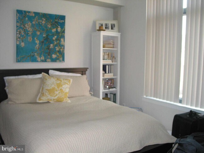 Photo - 520 John Carlyle St Unidad 310