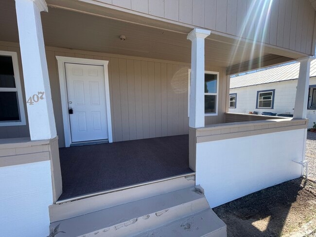 Photo - 407 La Mesa Way