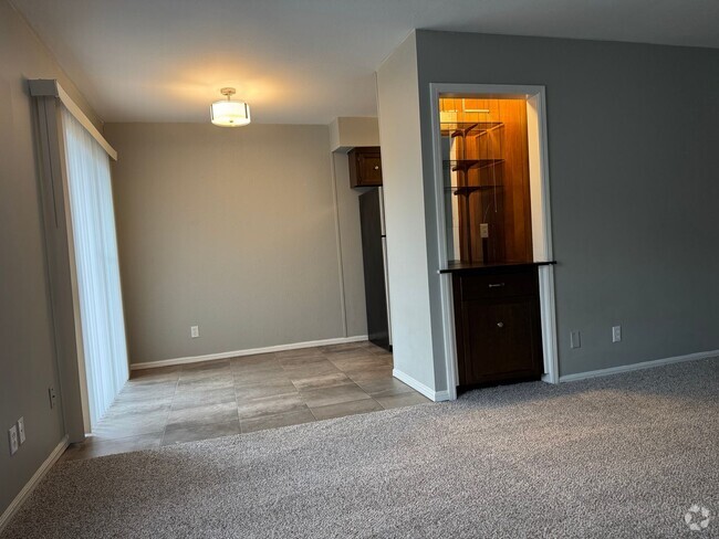 Building Photo - 1 Bedroom 1 Bath Apartment Available