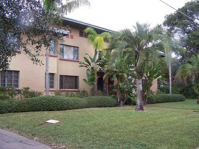 Renovated 2 bed 1 bath Spacious apt in the... - Renovated 2 bed 1 bath Spacious apt in the...