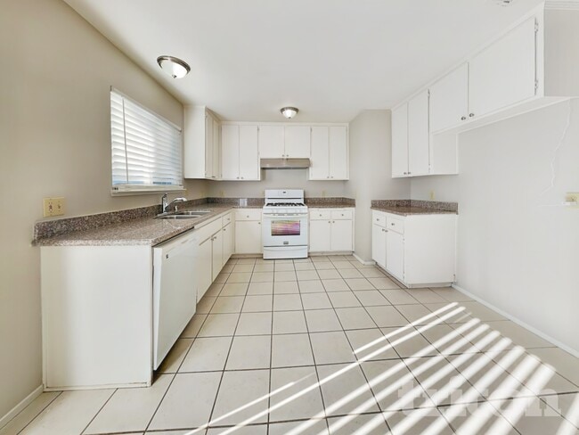 Photo - 1872 Little John Way