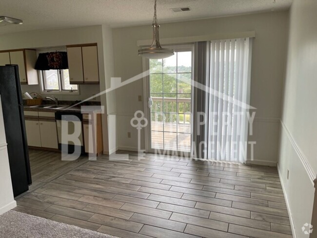 Building Photo - Beautiful 2 Bedroom Duplex with 2 Car Garage Rental