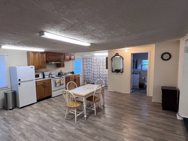 Photo - 4867 River Rd Unit A