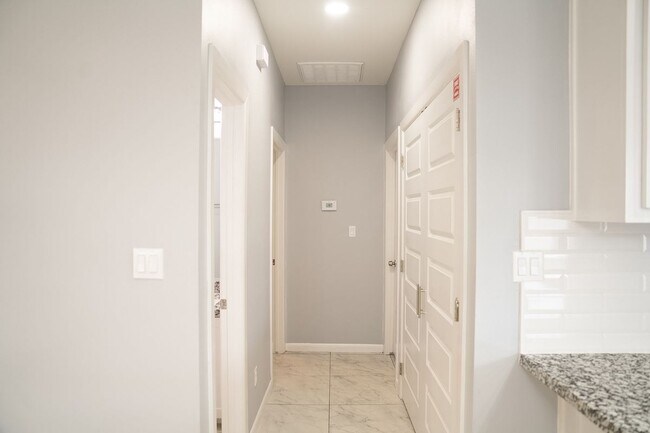 Photo - 1019 N Blair Ave