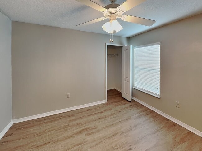 Photo - 1043 Bethpage Rd