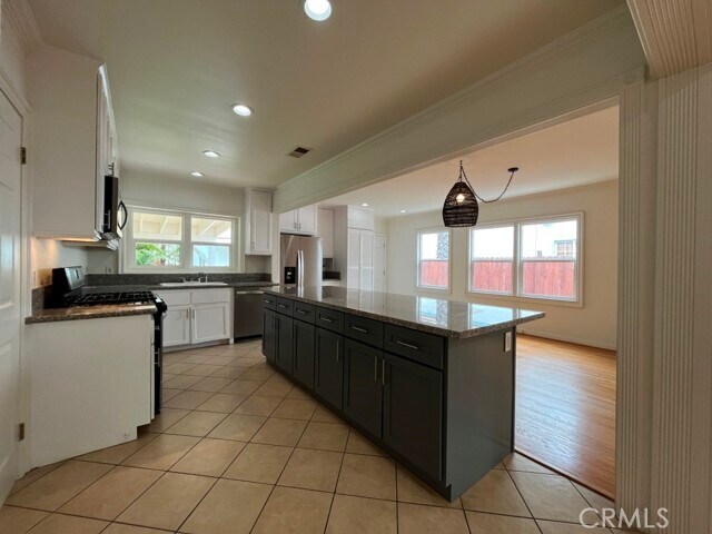Building Photo - 4316 Greenbush Ave