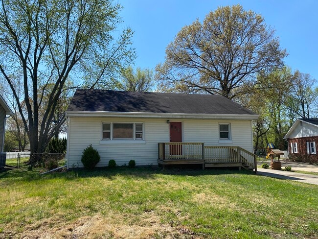Photo - 911 Dogwood Rd