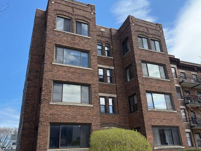 2564 Lake