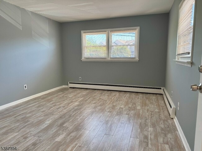 Photo - 687 Midland Ave Unidad 2