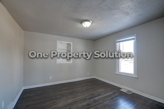 Photo - 2642 Clay St