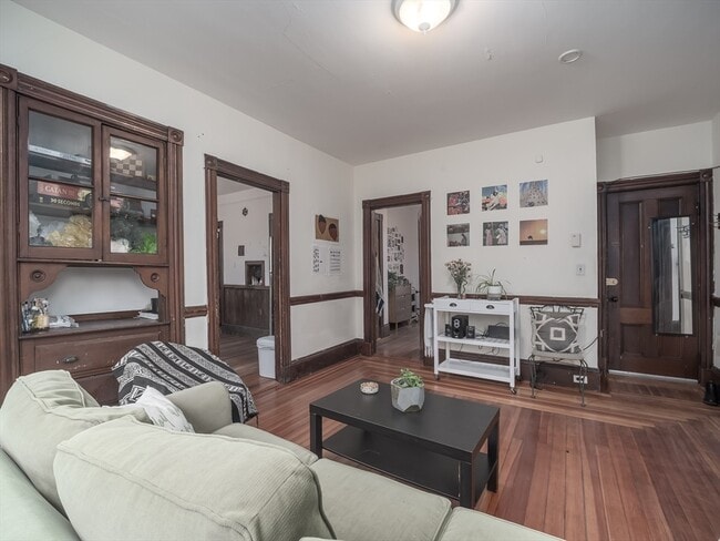 Photo - 318 Beacon St