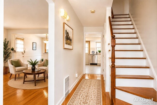 Photo - 121 Manhasset Ave