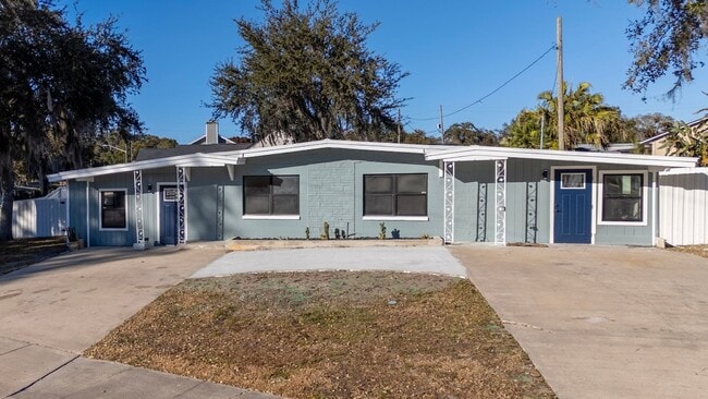 Building Photo - Renovated 4/2 Home on a Corner Lot in the SODO Area of Orlando