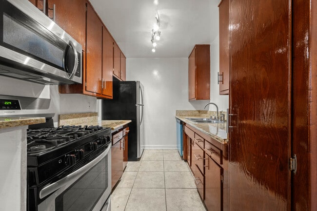 956 Wilcox Ave, Los Angeles