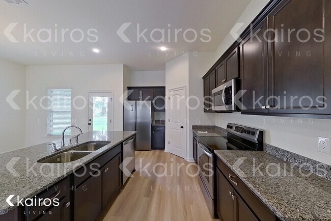 Photo - 105 Teddy Ln