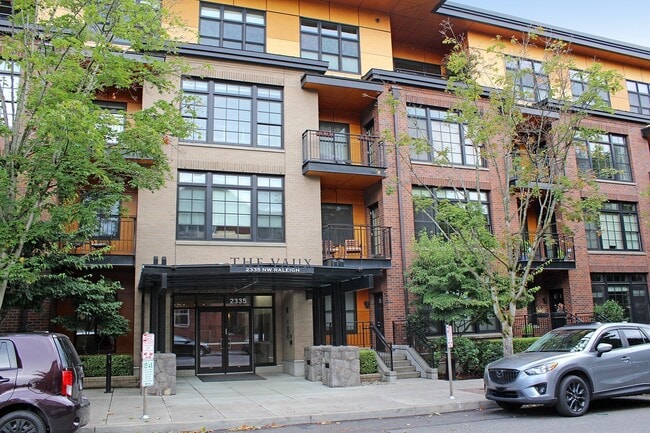 Building Photo - Fully Furnished 1 Bed Condo in the Heart o...