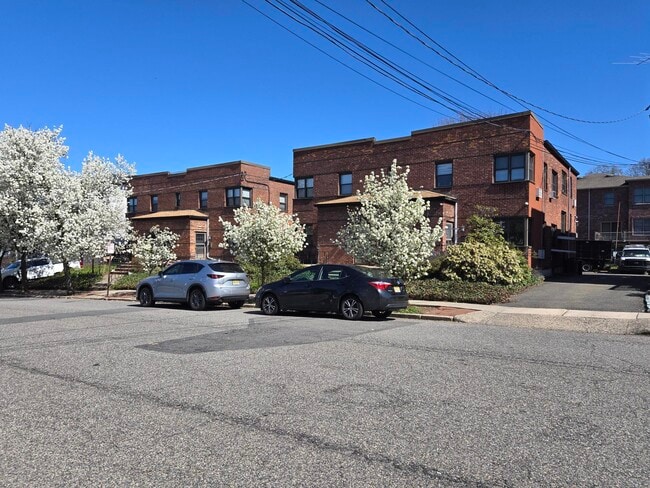 Building Photo - 65 Henry Ave Unit C