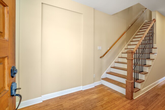 Photo - 104 Estelle St