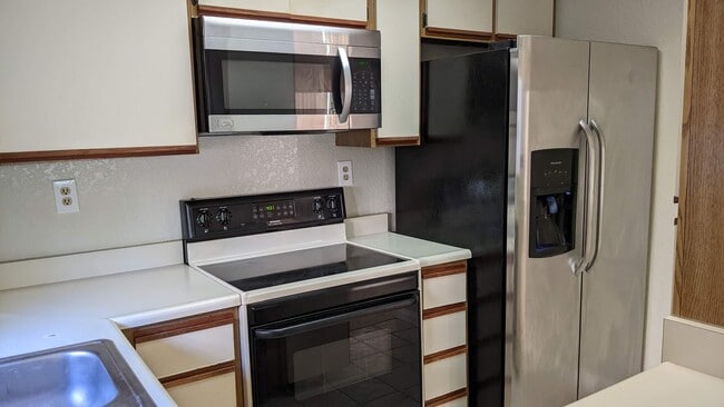 Kitch oven & refrigerator - 11321 Avenida de los Lobos Unit Condo E for rent