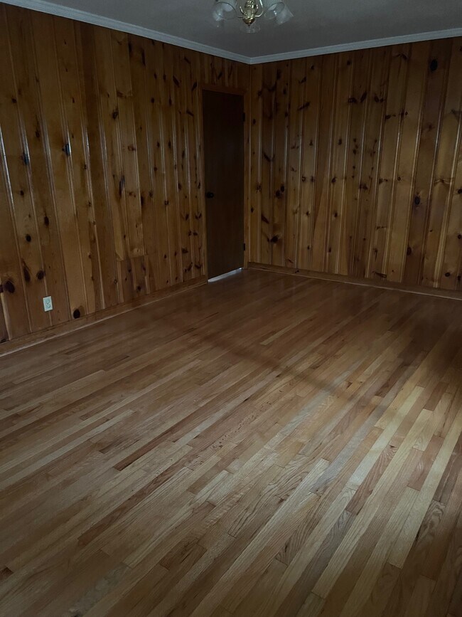 Photo - 5705 Creighton St