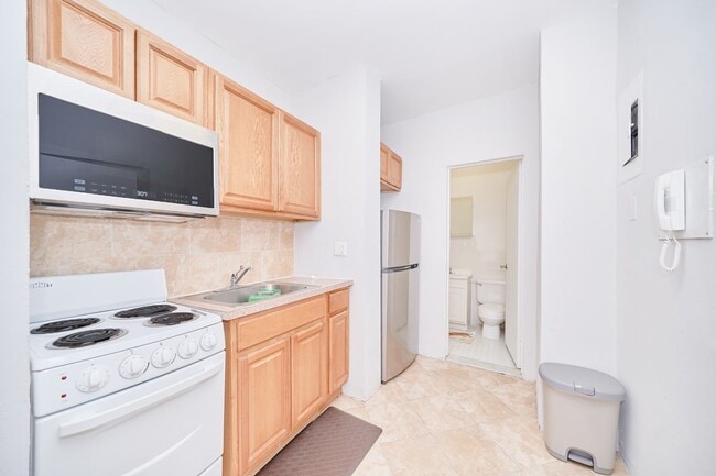 JUST LISTED STUDIO IN THE HEART OF HELL’S KITCHEN
