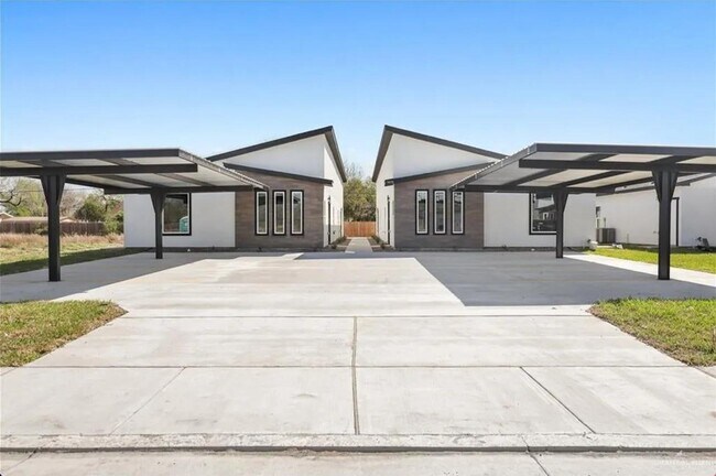 Photo - 1406 S Michigan St