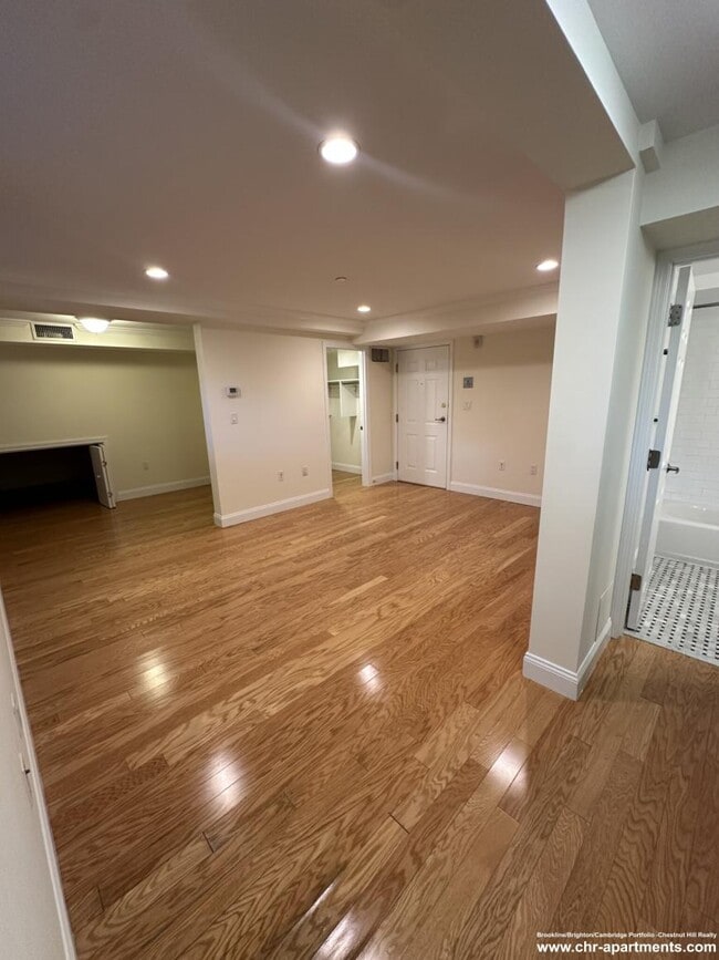 Building Photo - bedroom in Cambridge MA 02138