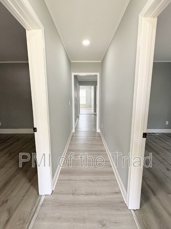 Photo - 2421 Daisy St