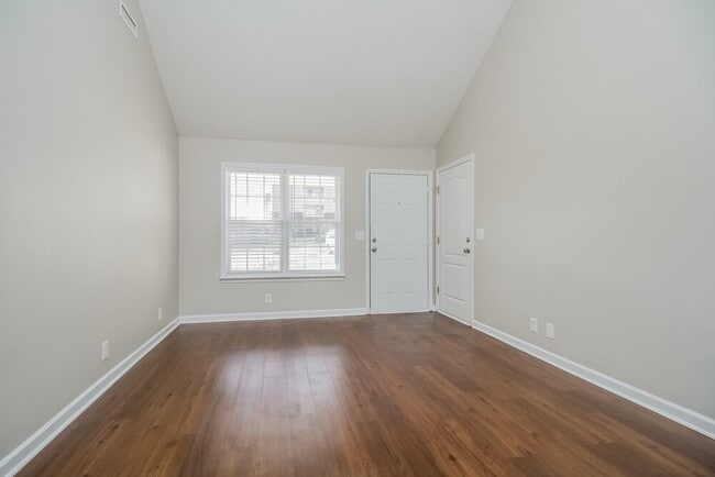 Photo - 1012 7 Oaks Blvd