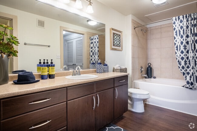 Broadstone Grand Avenue Apartments For Rent in