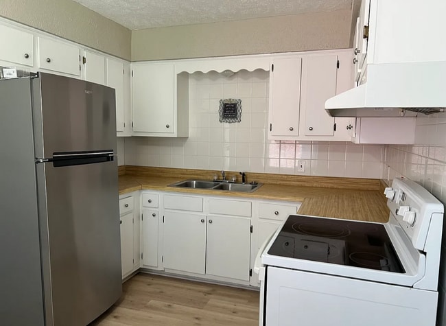 Photo - 824 Oak Leaf Dr