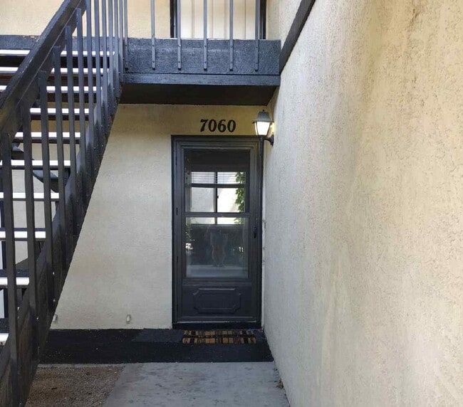 Updated Apartment with Community Pool! - Updated Apartment with Community Pool!