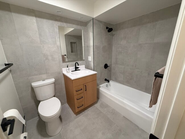 Photo - 415 S Lombard Ave Unit 304