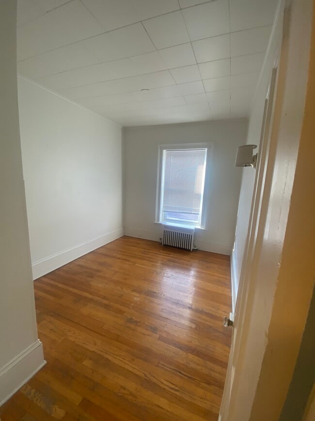 Photo - 1709 Tibbits Ave
