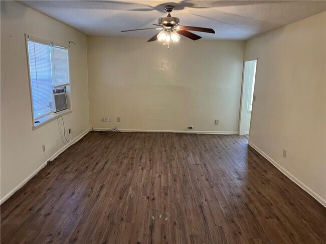 Photo - 1801 Goodyear Ave