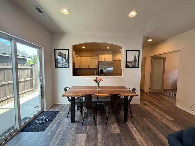Photo - CHECK OUT THIS BEAUTIFUL HOME IN MAPLE MEA...
