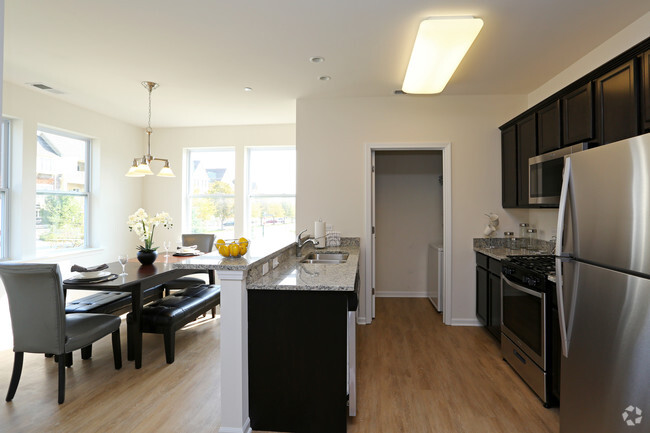 2BR, 2BA - Armstrong - Kitchen & Dining Room - Reserve-Mill Creek and Reserve-Greng's Park Apartments