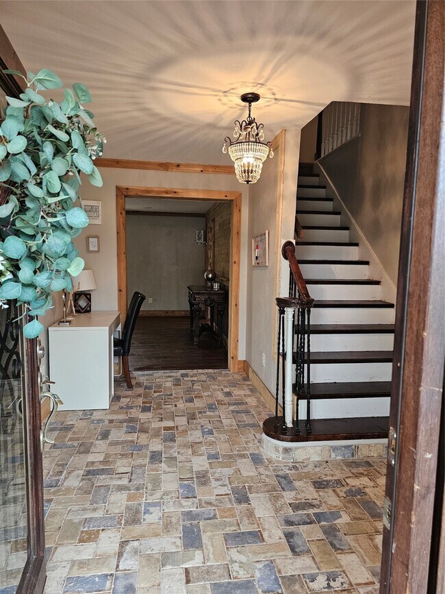 Photo - 17911 Beaver Creek Dr