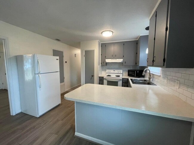 Photo - 122 Hillwood Dr