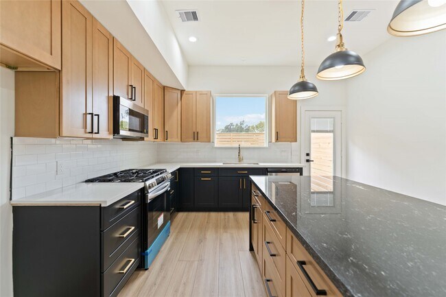 Photo - 8044 Sunbury St