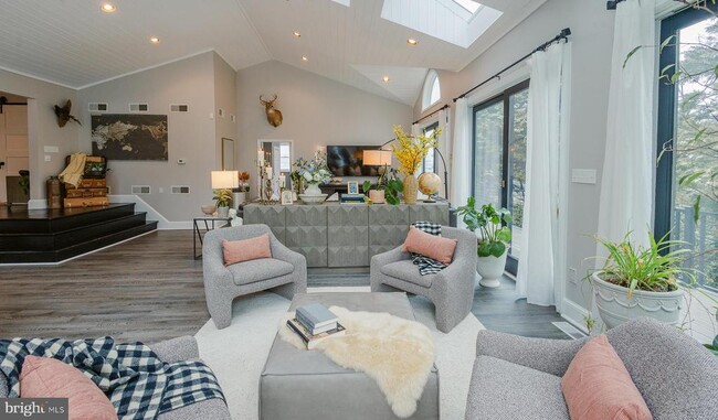 Photo - 15841 York Rd