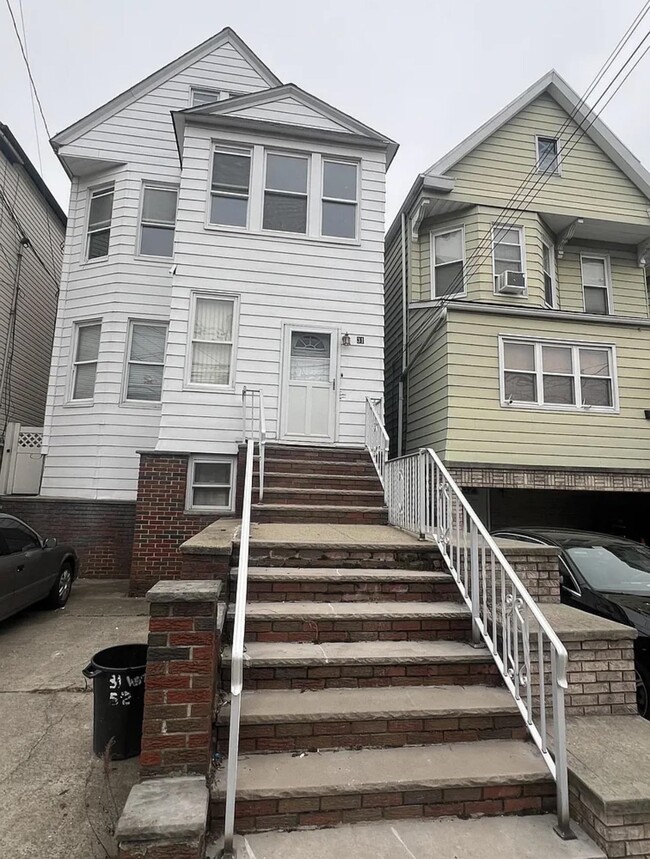 Building Photo - 31 W 52nd St Unit 2